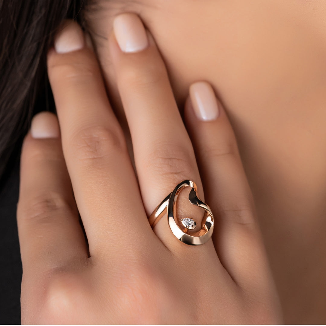 PERA RING WITH PEAR DIAMOND