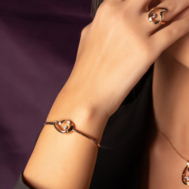 PERA BANGLE WITH PEAR DIAMOND