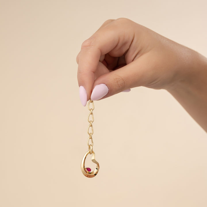 PERA SYNTHENTIC RUBY LONG CHARM