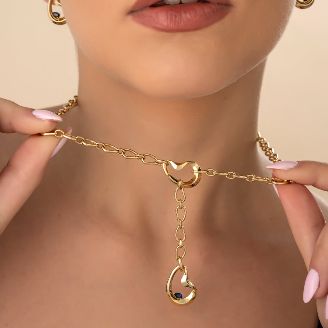 PERA SYNTHENTIC SAPPHIRE LONG CHARM